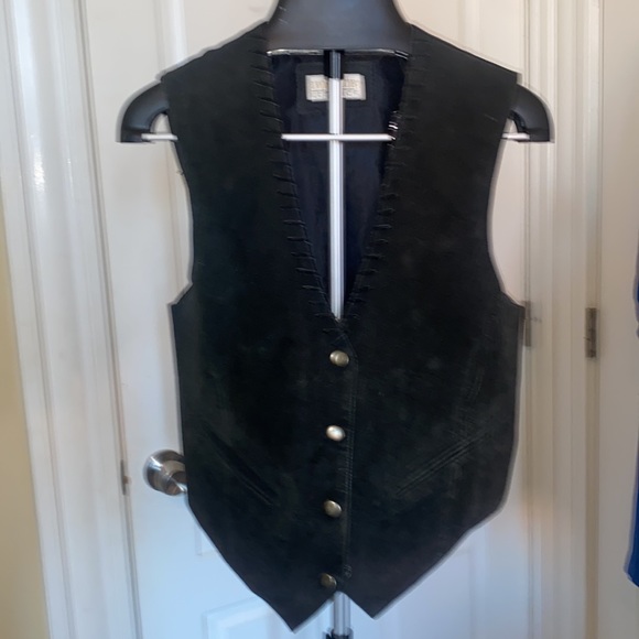 Genuine Leather Snap Front Braided Strap Detailed Vest with adjustable tie back - Picture 2 of 12